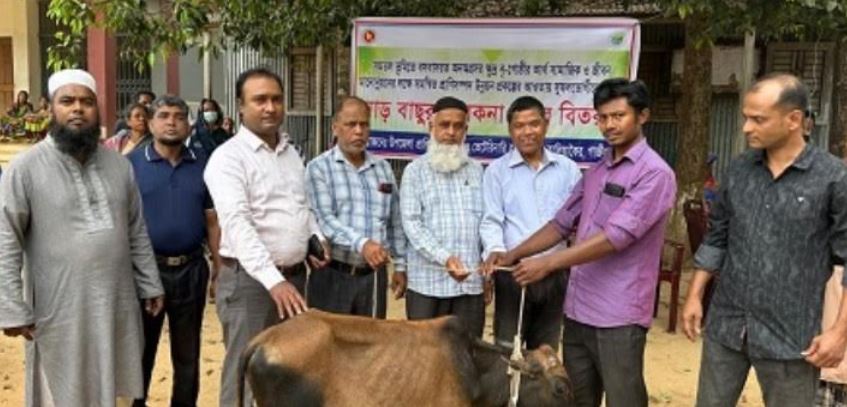 Govt distributes livestock, food among small ethnic groups in Gazipur