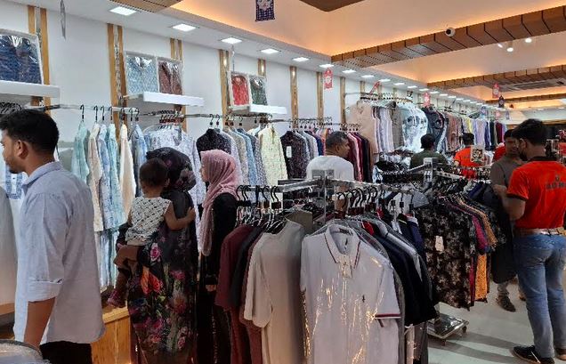 Eid shopping gains momentum in Jhenaidah 