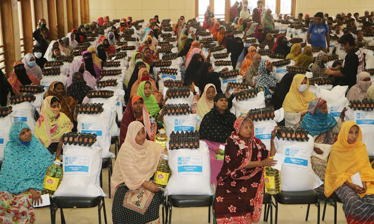 700 underprivileged families get food aid in Naogaon