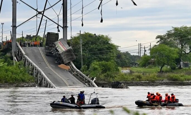 Four killed in Ecuador bridge collapse