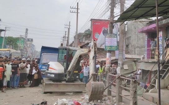 Illegal structures demolished on Dhaka-Ctg highway in Cumilla 