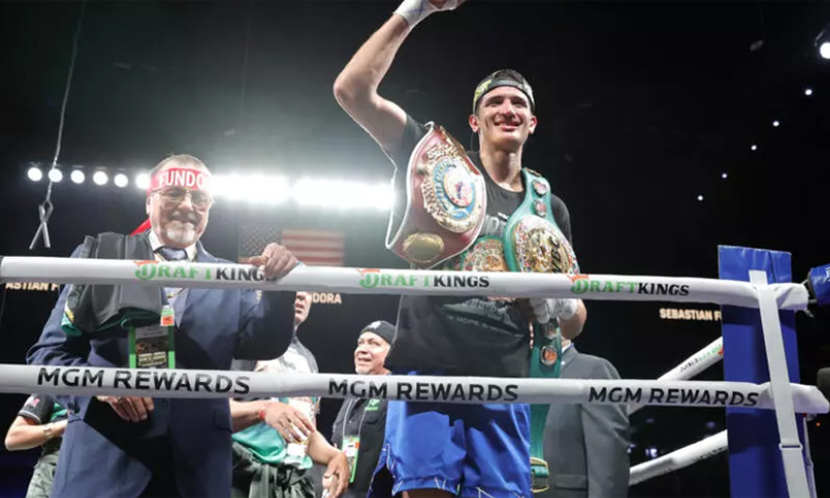 Fundora stops Booker to retain WBC, WBO super welterweight titles