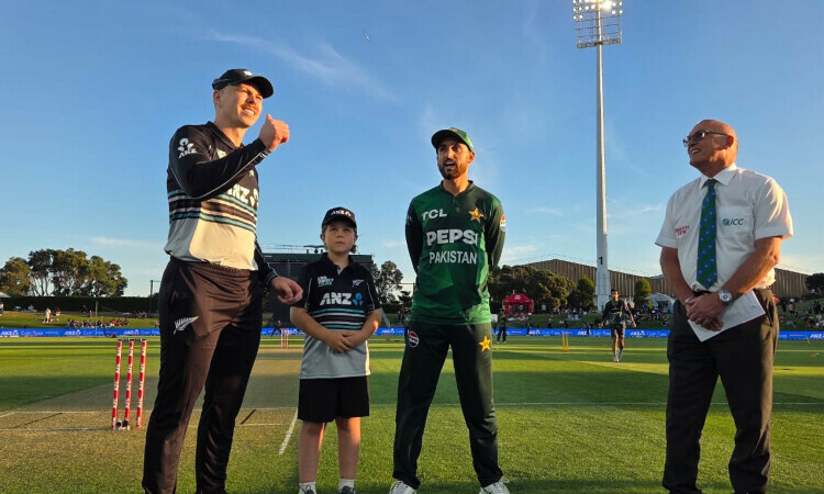 Pakistan win toss, bowl in fourth New Zealand T20