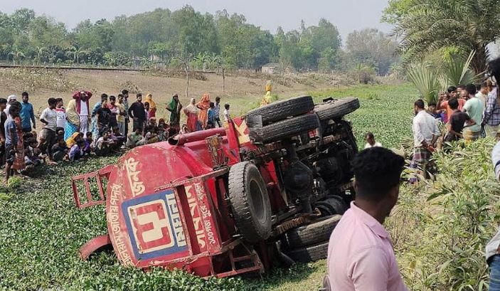 Road crash kills two in Dinajpur