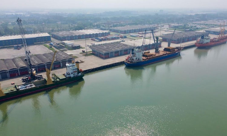 4 foreign commercial ships docked at Mongla Port 