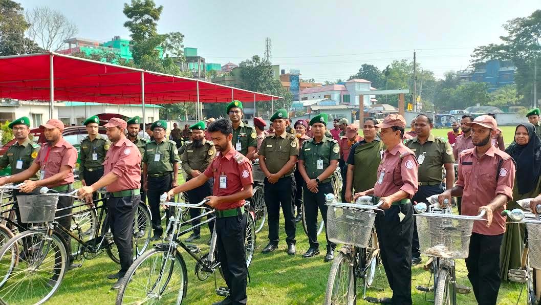 গোপালগঞ্জে আনসার-ভিডিপির ৪২ সদস্য পেলেন বাইসাইকেল