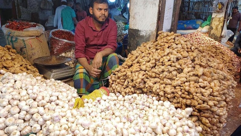 বগুড়ায় পেঁয়াজ, মরিচসহ কাঁচা বাজারে স্বস্তি ফিরেছে