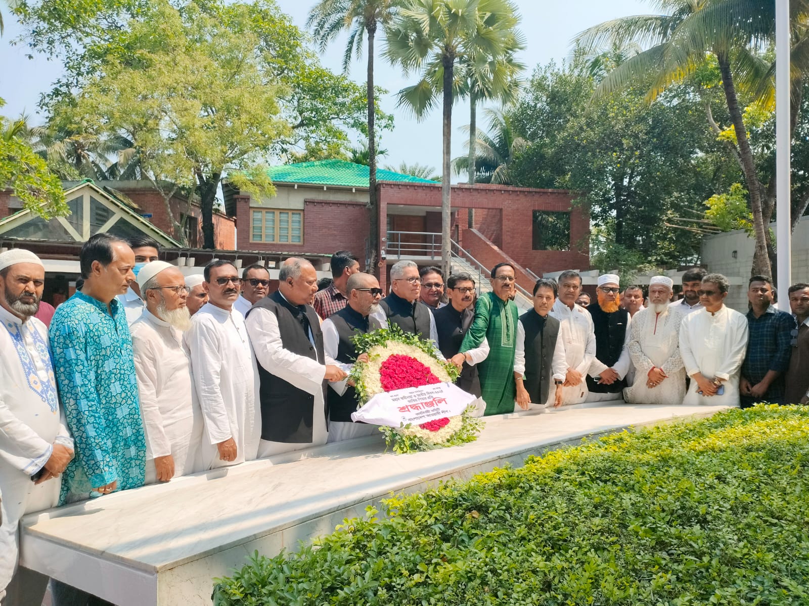 স্বাধীনতা দিবসে বঙ্গবন্ধুর সমাধিতে কেন্দ্রীয় আওয়ামী লীগের শ্রদ্ধা 