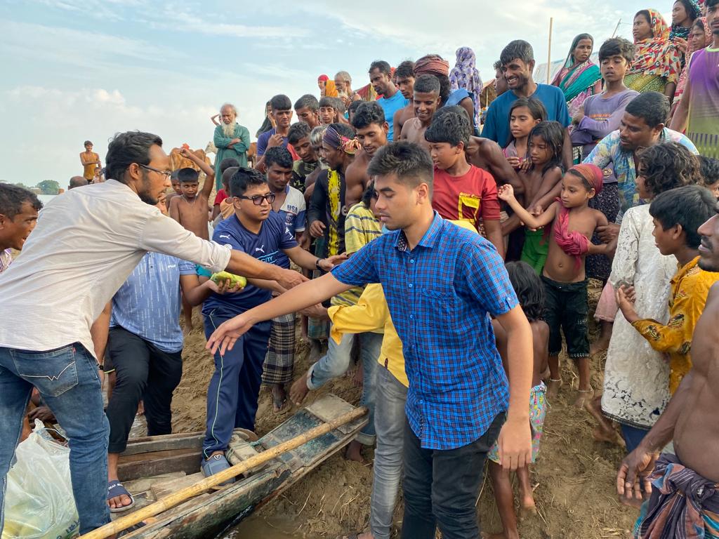 সিলেটে বন্যার্তদের পাশে ছাত্রলীগ