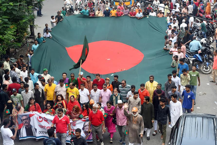 আওয়ামী লীগের প্রতিষ্ঠাবার্ষিকীর শোভাযাত্রায় মানুষের ঢল