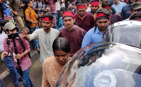 ‘কোটা সংস্কারের’ দাবিতে আন্দোলনরত শিক্ষার্থীদের বঙ্গভবনে স্মারকলিপি পেশ