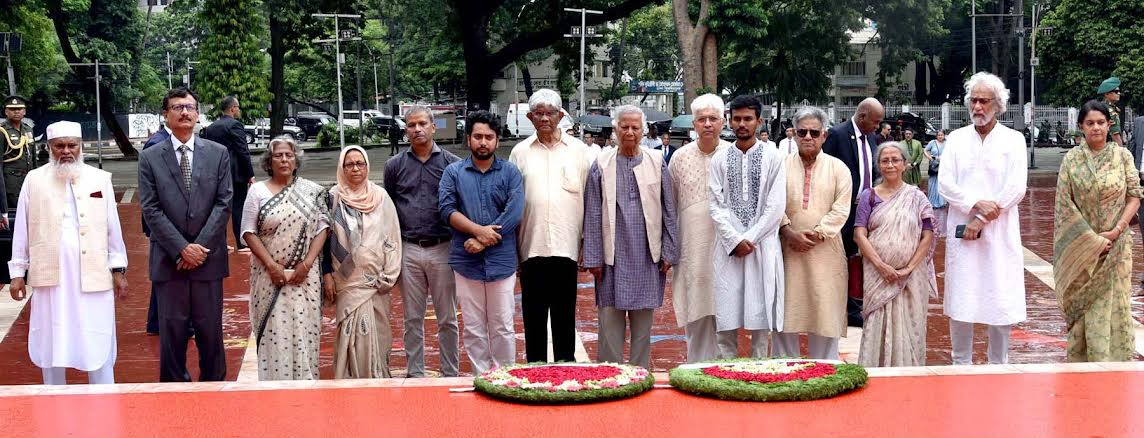 ভাষা আন্দোলনের বীর শহিদদের প্রতি ড. ইউনূসসহ অন্যান্য উপদেষ্টাদের শ্রদ্ধা