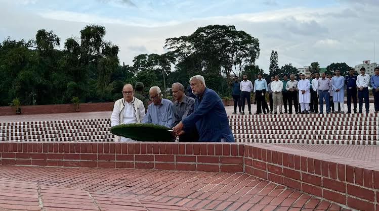 জাতীয় স্মৃতিসৌধে শ্রদ্ধা নিবেদন করলেন নতুন চার উপদেষ্টা