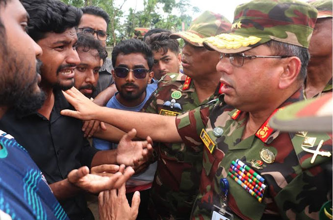 ফেনীর ছাগলনাইয়ায় বন্যাকবলিত এলাকা পরিদর্শন করেছেন সেনাবাহিনী প্রধান