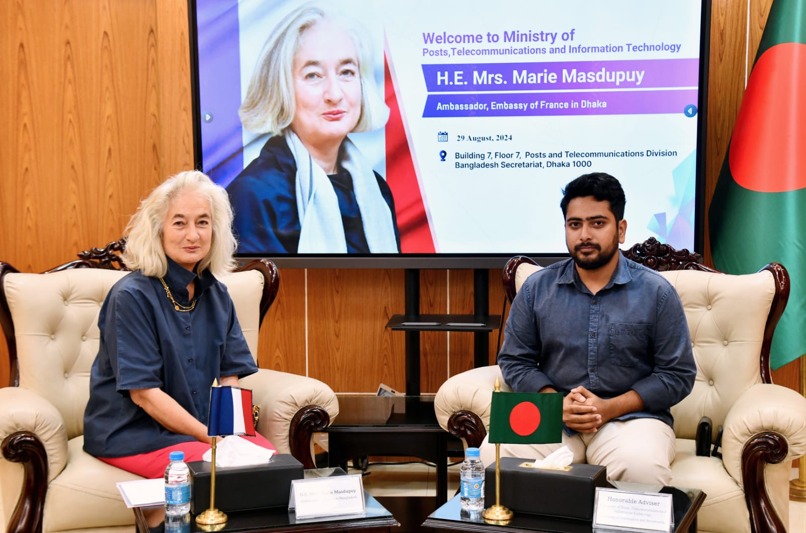 উপদেষ্টা নাহিদ ইসলামের সাথে বাংলাদেশে নিযুক্ত ফ্রান্সের রাষ্ট্রদূতের সৌজন্য সাক্ষাৎ