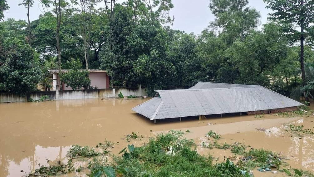 সার্বিক বন্যা পরিস্থিতির উন্নতি : এ পর্যন্ত মারা গেছেন ৫৪ জন