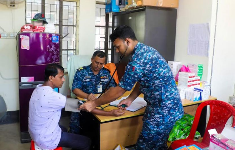 ২৪ ঘন্টায় ৯,৮৫৭ জন বন্যার্তকে চিকিৎসা সেবা দিয়েছে সশস্ত্র বাহিনী