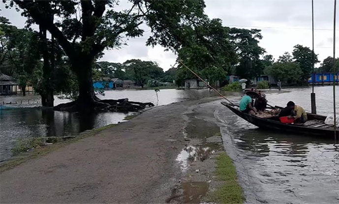 বন্যা দুর্গত জেলাগুলোতে যোগাযোগ ব্যবস্থা স্বাভাবিক: আশ্রয়কেন্দ্র থেকে বাড়ি ফিরছে মানুষ