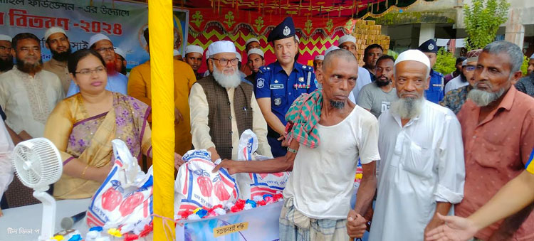 বন্যাদুর্গতদের জন্য সরকার নিরলসভাবে কাজ করে যাচ্ছে : ধর্ম উপদেষ্টা