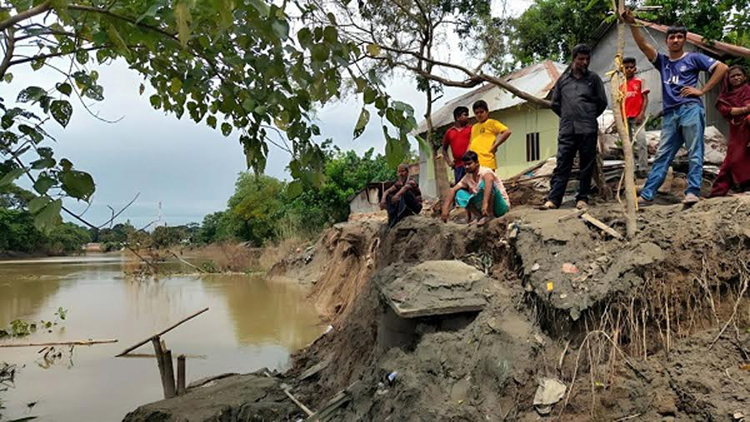 কুমিল্লায় বন্যার পানি কমছে: বেড়ে গেছে গোমতীর তীরবর্তী এলাকায় ভাঙন