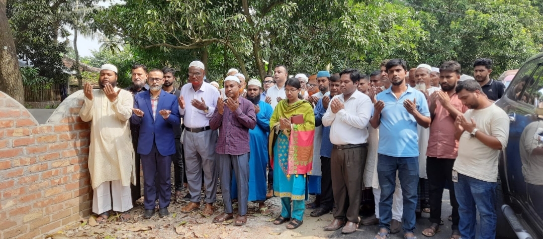 যশোরে শহীদ ইমতিয়াজ আহমেদ জাবিরের পরিবারের সাথে সাক্ষাৎ করেছেন জেলা প্রশাসক