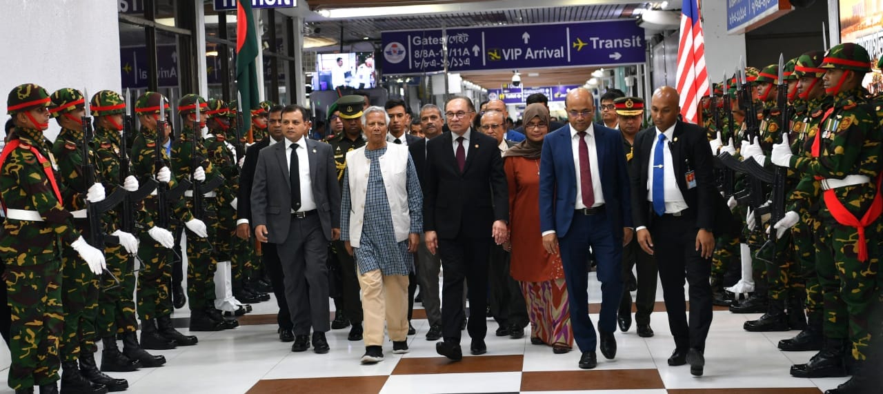 দেশের উদ্দেশে ঢাকা ত্যাগ করেছেন মালয়েশিয়ার প্রধানমন্ত্রী 