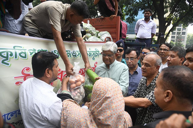 সুলভ মূল্যে ভোক্তা পাবে ১০ কৃষি পণ্য : বাণিজ্য উপদেষ্টা