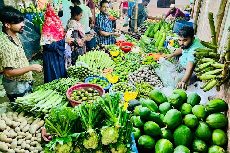 শাক-সবজির দাম বাড়ার কারণ ভারি বৃষ্টি ও বন্যা  : ব্যবসায়ীবৃন্দ