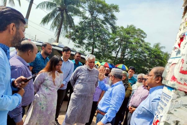 আহত বিদ্যুৎকর্মীদের হাসপাতালে দেখতে বিদ্যুৎ উপদেষ্টা