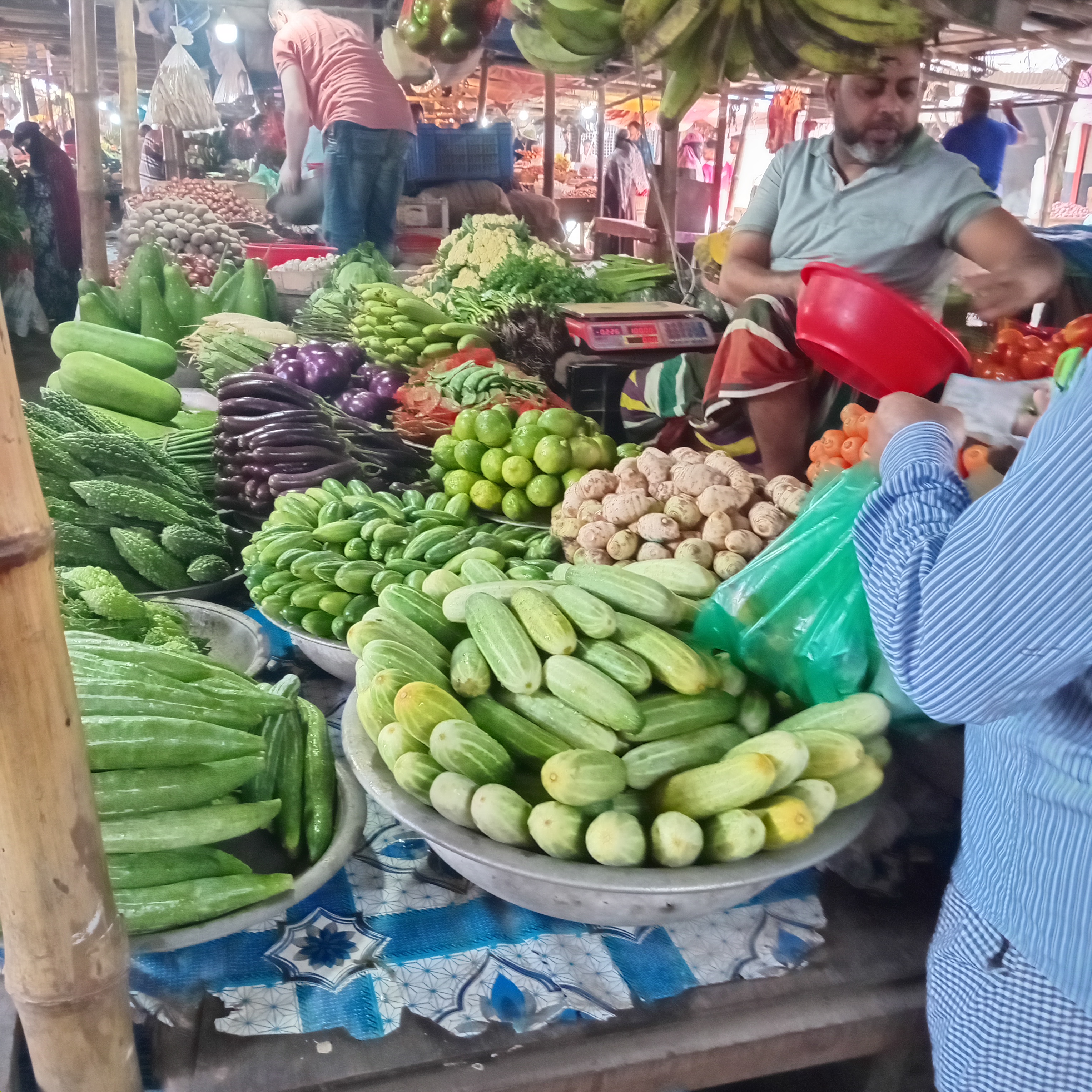 মুন্সীগঞ্জের বাজারে শাক সবজির  মূল্য কমছে