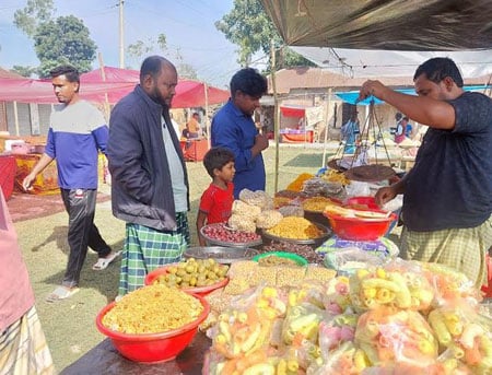 নাটোরে শীতের শুরুতেই জমজমাট গ্রামীণ মেলা