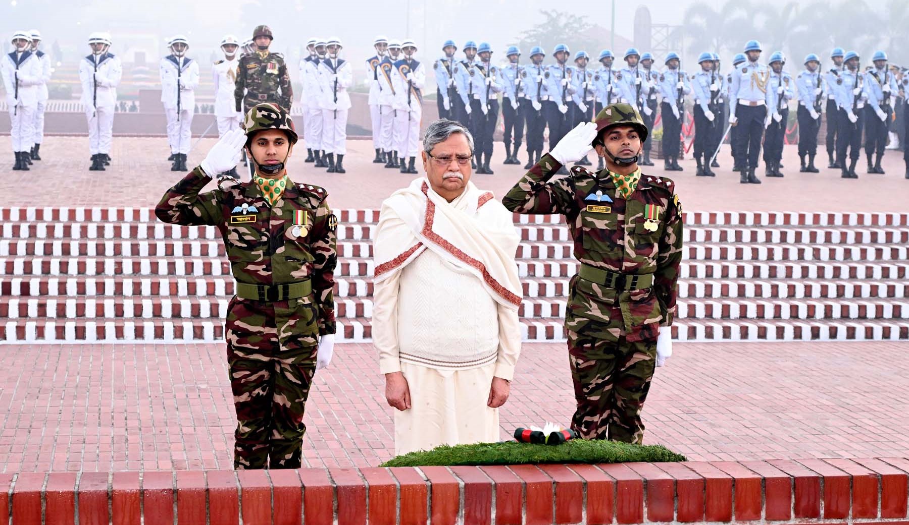 বিজয় দিবসে মুক্তিযুদ্ধের শহীদদের প্রতি শ্রদ্ধা নিবেদন রাষ্ট্রপতির