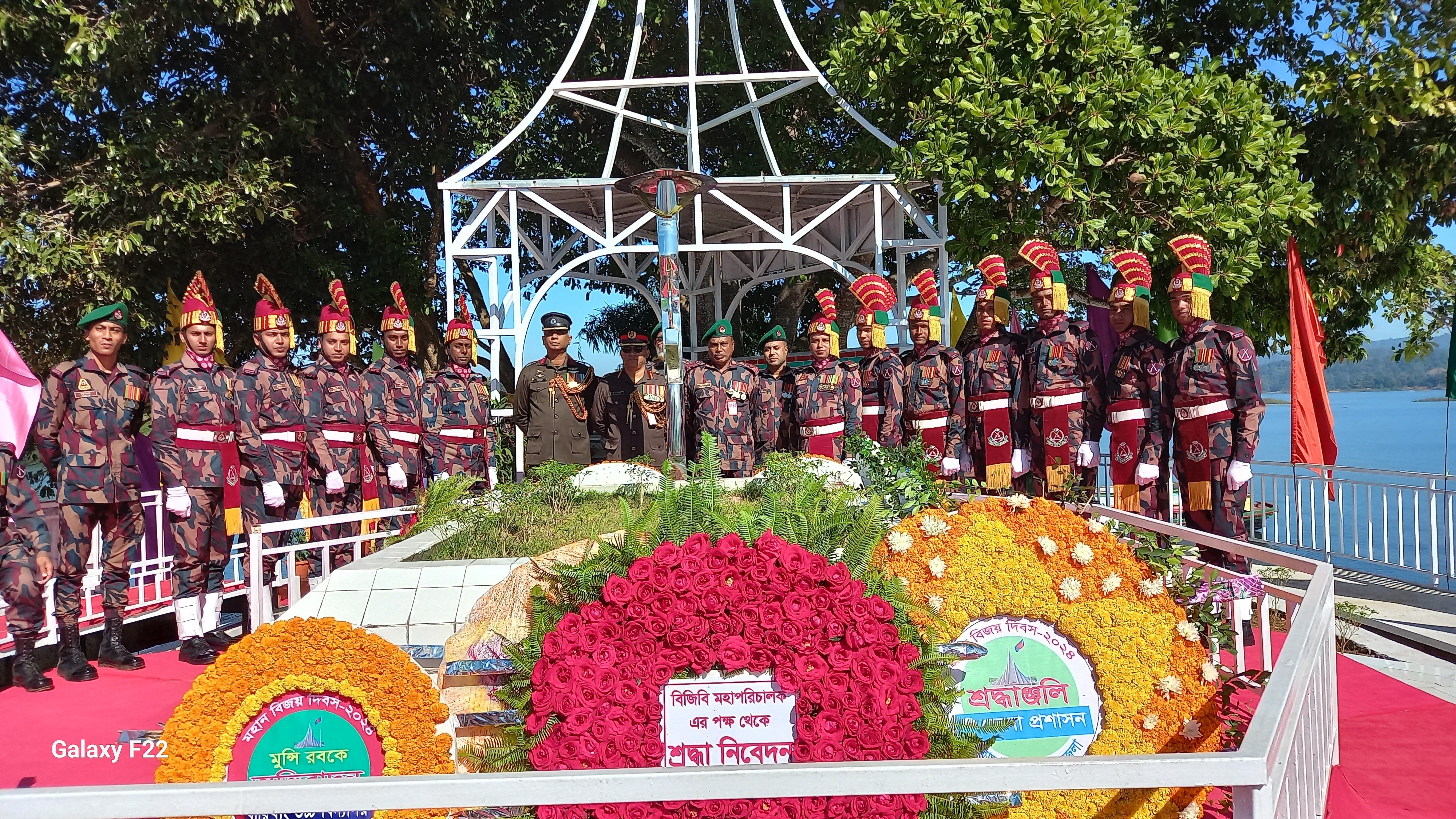 রাঙ্গামাটিতে বীরশ্রেষ্ঠ মুন্সী আব্দুর রউফের সমাধিতে বিজিবির শ্রদ্ধা