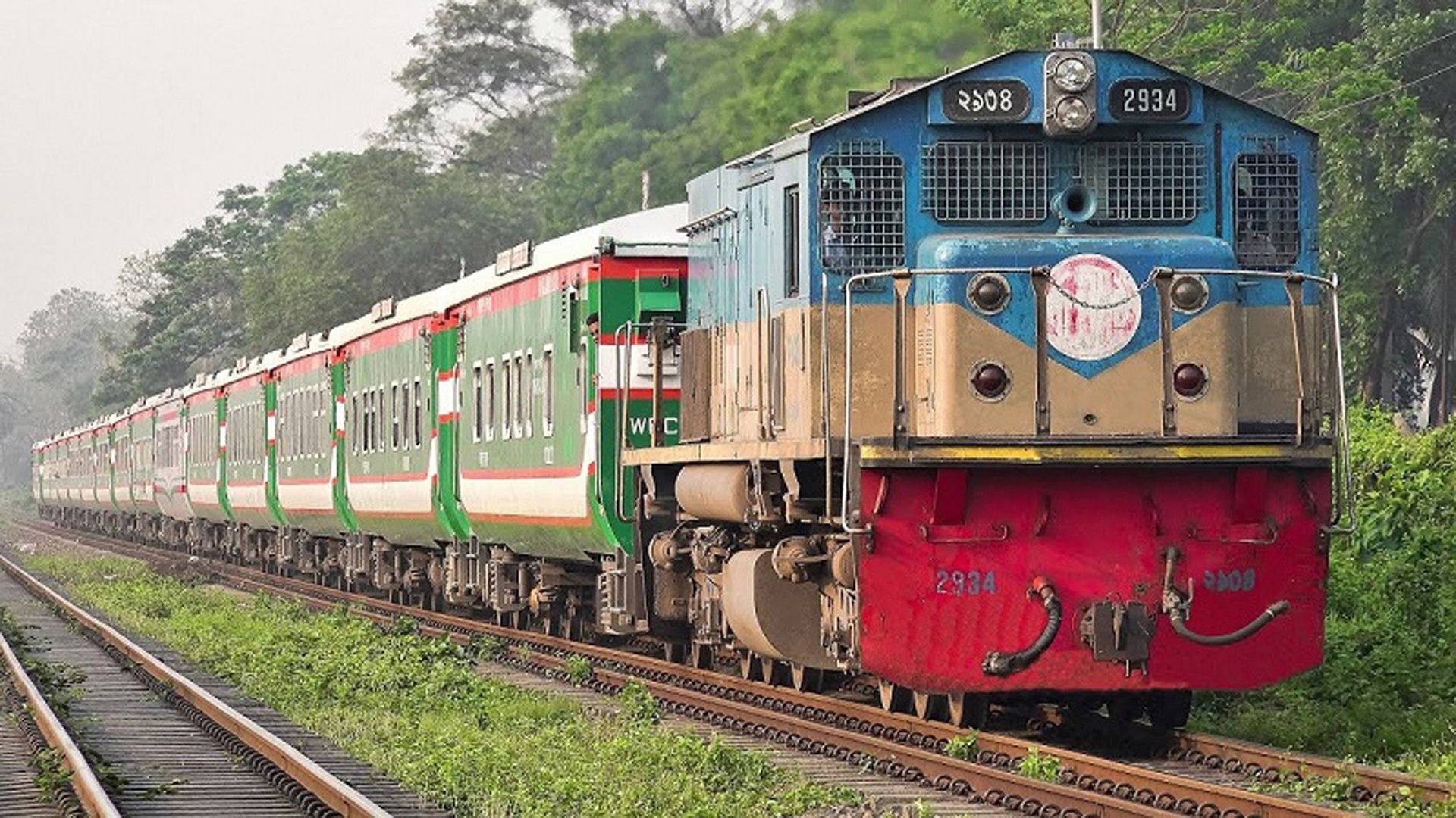 ঢাকা থেকে খুলনায় ট্রেন যাবে পৌনে চার ঘন্টায় : আগামীকাল উদ্বোধন