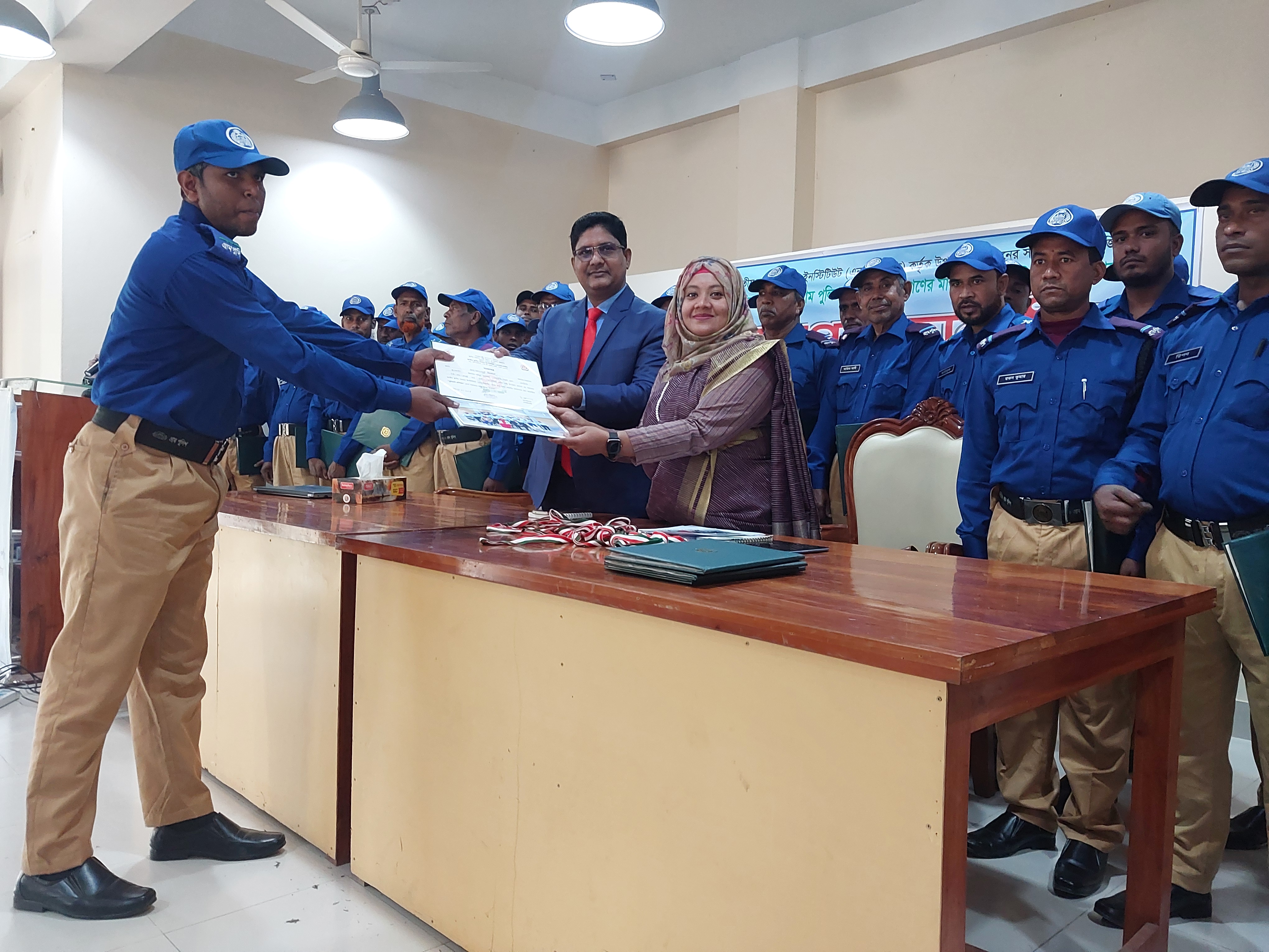 নাটোরে গ্রাম পুলিশ বাহিনীর বুনিয়াদি প্রশিক্ষণ সমাপ্ত