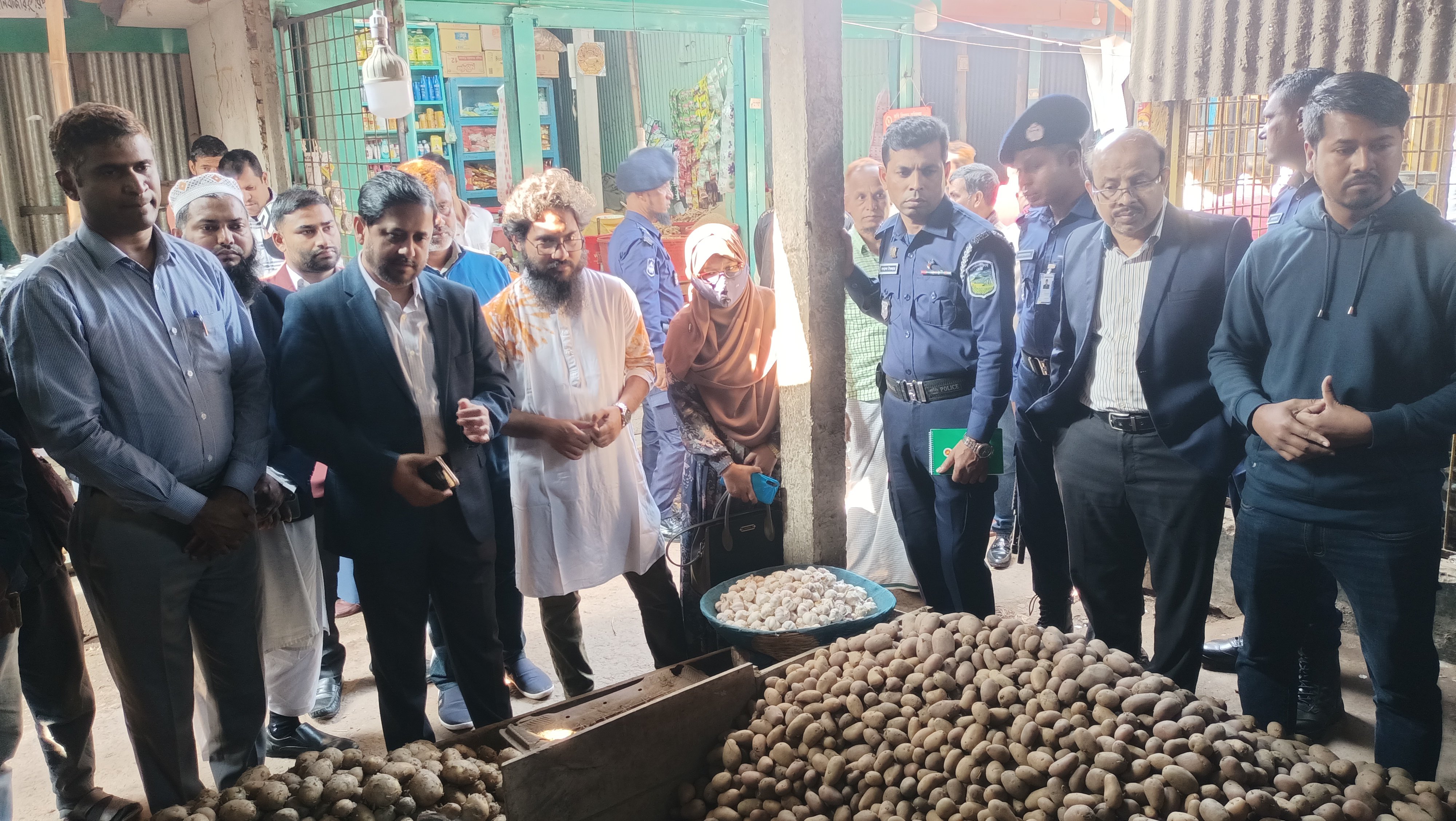 শেরপুরে বাজার মনিটরিংয়ে টাস্কফোর্সের অভিযান 