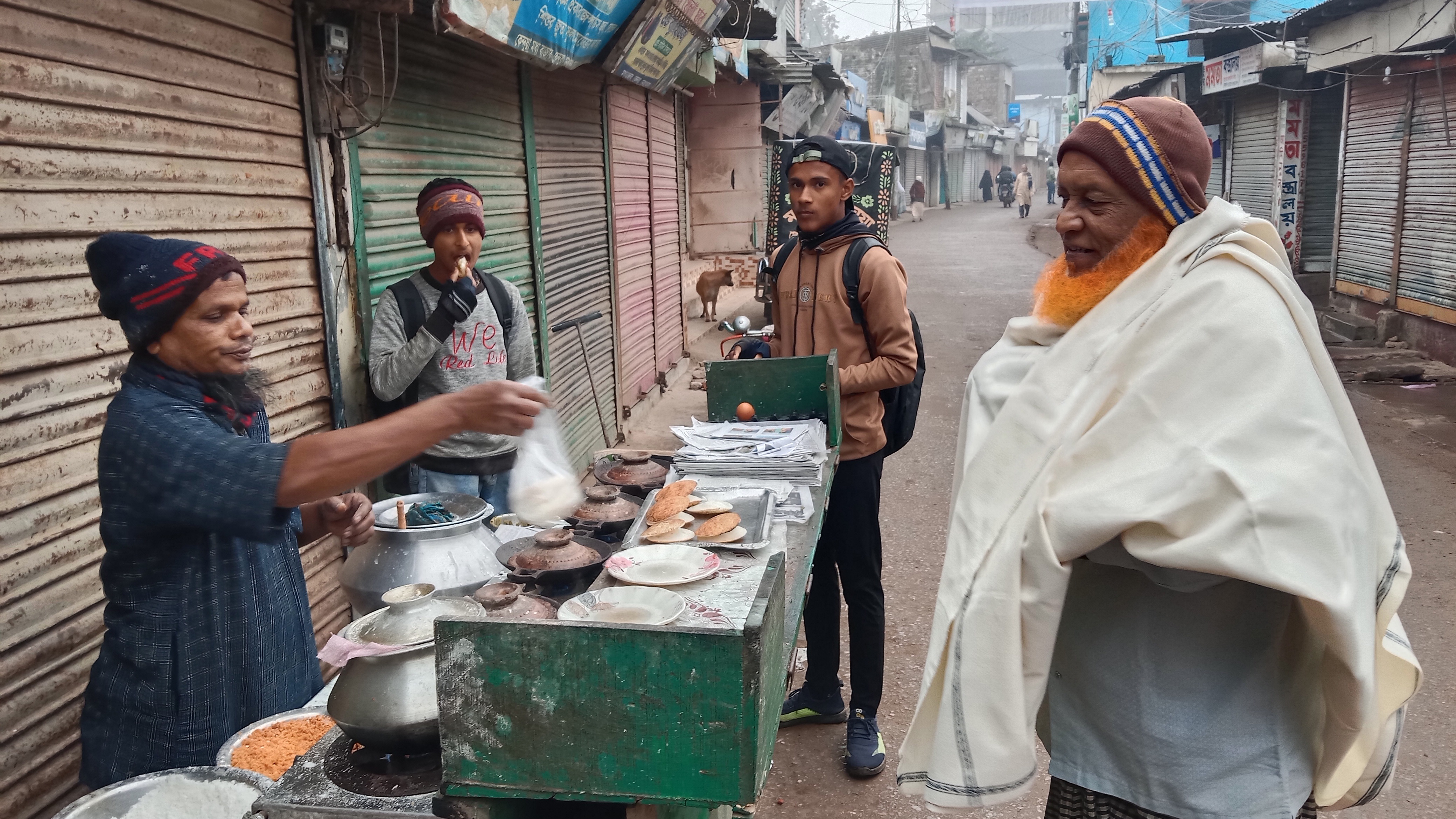 পিঠা বিক্রিতেই ভাগ্য বদল নেত্রকোনার আব্দুল কদ্দুসের