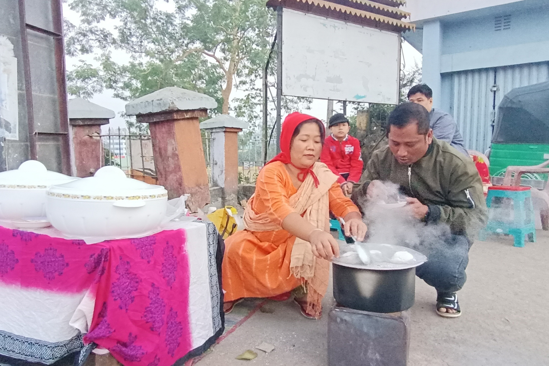 শীত মৌসুমে রাঙ্গামাটিতে পিঠা বিক্রির ধুম