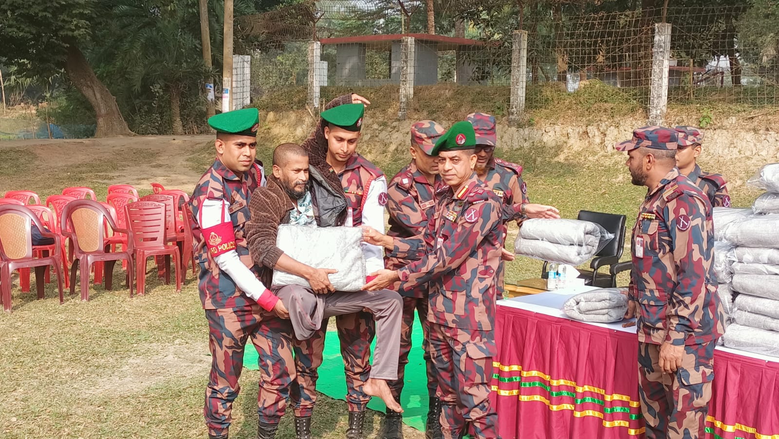 কুমিল্লায় শীতার্তদের মধ্যে বিজিবির কম্বল বিতরণ