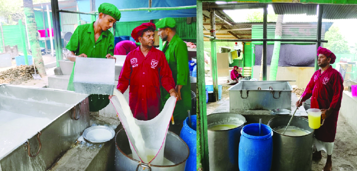 শাহজাদপুরের দুগ্ধজাত পণ্য ঘিরে স্বপ্ন বুনছেন উদ্যোক্তারা