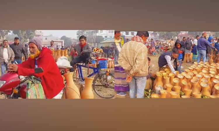 চুয়াডাঙ্গার সরোজগঞ্জের ঐতিহ্যবাহী খেজুর গুড়ের হাট, ক্রেতা-বিক্রেতায় মুখরিত