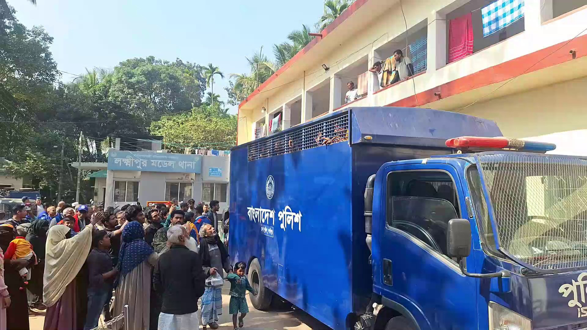 লক্ষ্মীপুরে পুলিশের ওপর হামলার ঘটনায় গ্রেফতার ১১