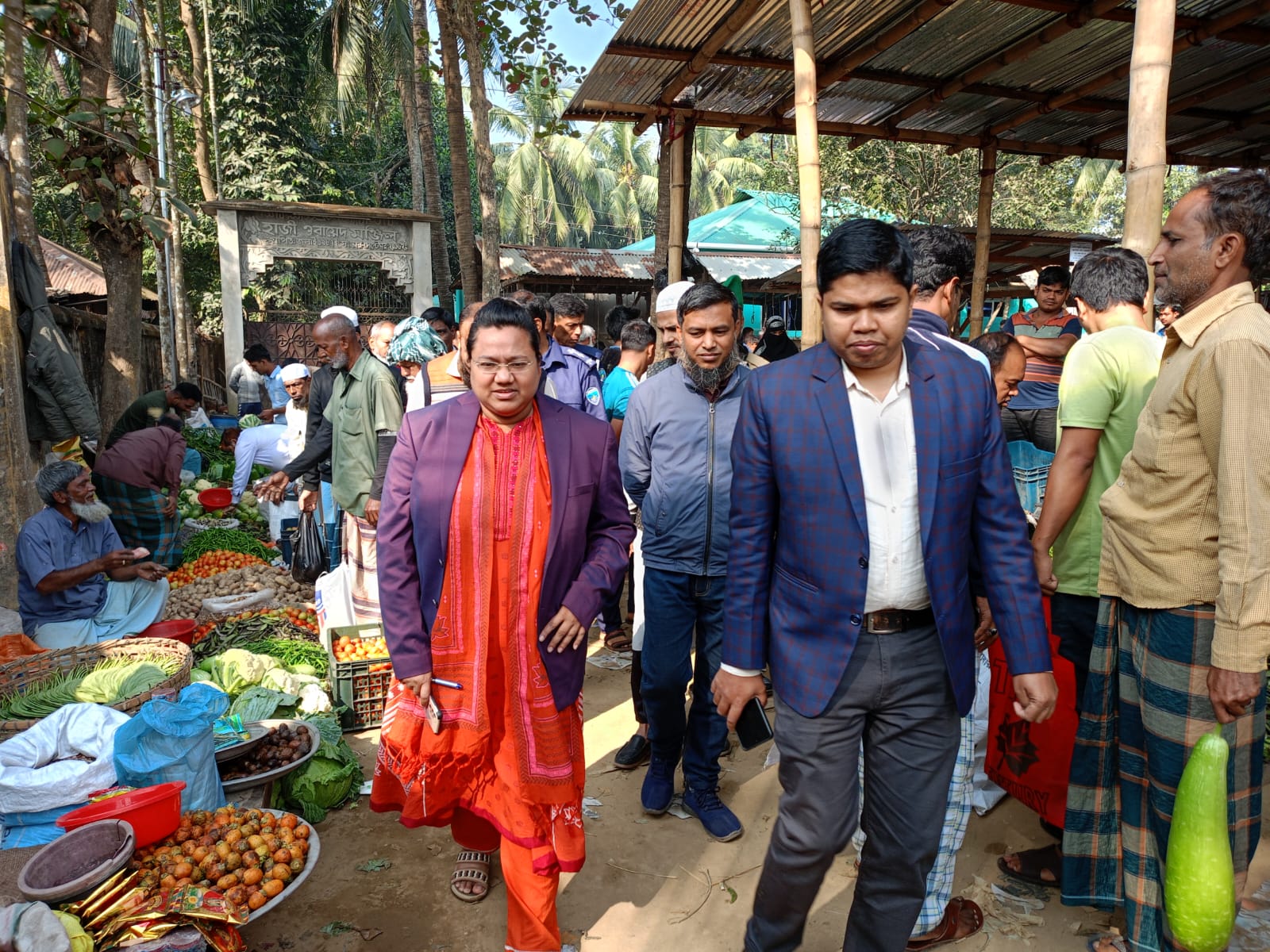 খাগড়াছড়ির রামগড়ে দ্রব্যমূল্যে নিয়ন্ত্রণে টাস্কফোর্স কমিটির অভিযান