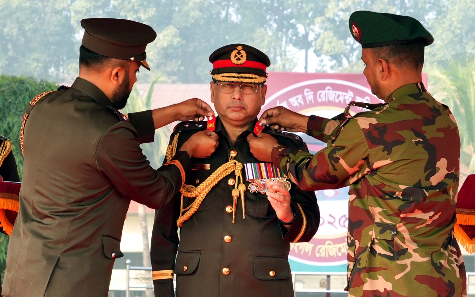 ইস্ট বেঙ্গল রেজিমেন্টের ‘কর্নেল অব দি রেজিমেন্ট’ হিসেবে অভিষিক্ত হলেন সেনাবাহিনী প্রধান