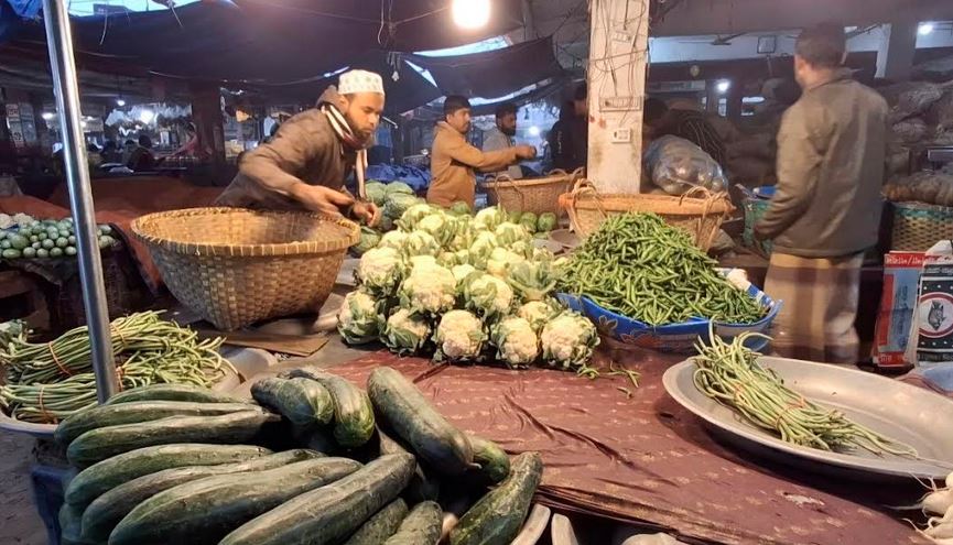 নোয়াখালীর বাজারে কমেছে সব ধরণের সবজির দাম