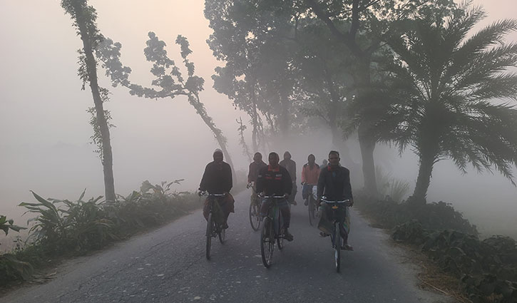 রংপুরে শীতে বিপর্যস্ত জনজীবন, কৃষিখাতে প্রভাব