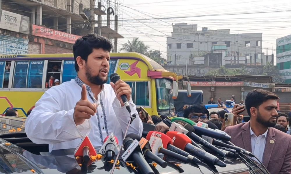 আওয়ামী লীগ ফেরত আসলে ফ্যাসিবাদ ফেরত আসবে : উপদেষ্টা মাহফুজ আলম