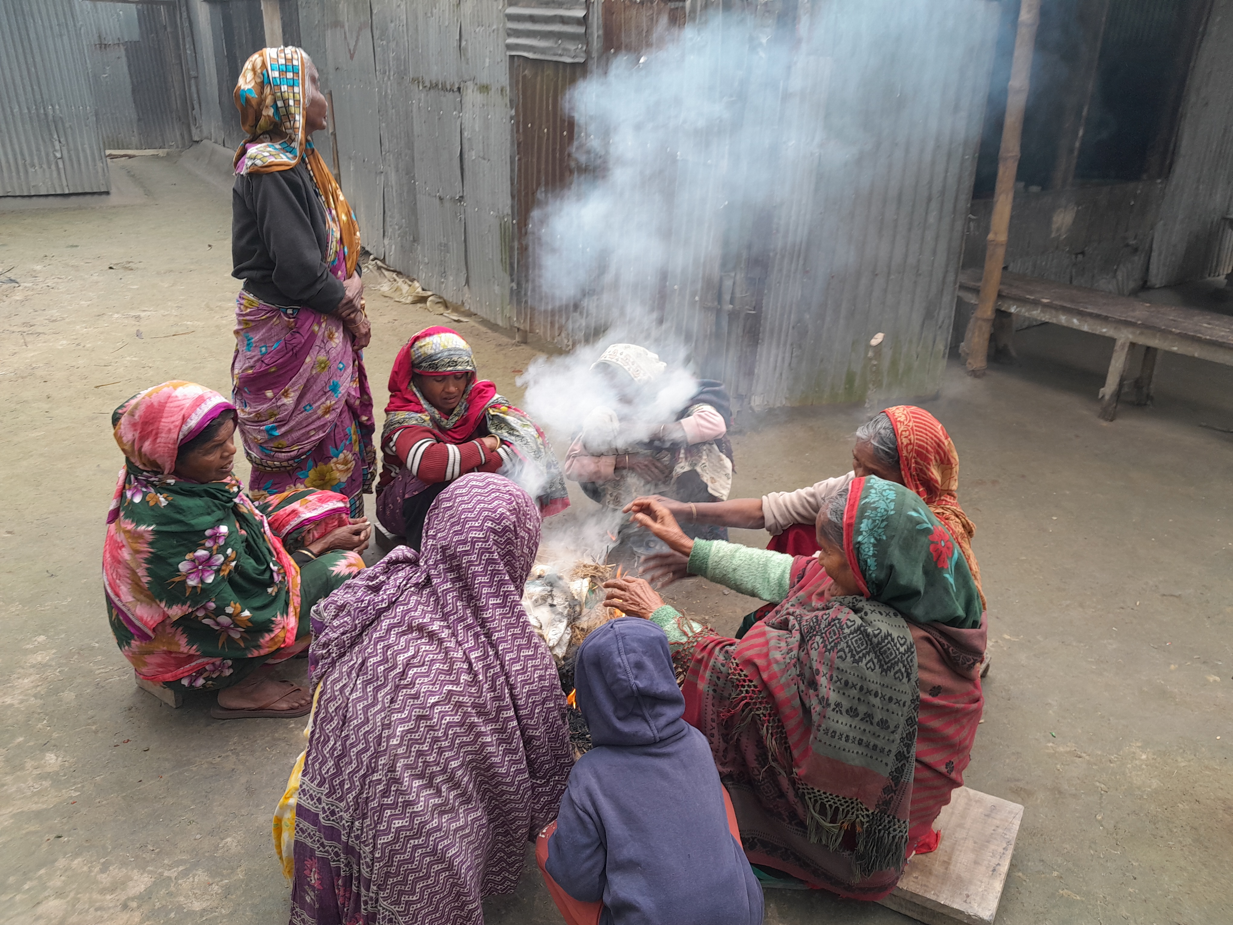 লালমনিরহাটে তীব্র শীতে জনজীবন বিপর্যস্ত