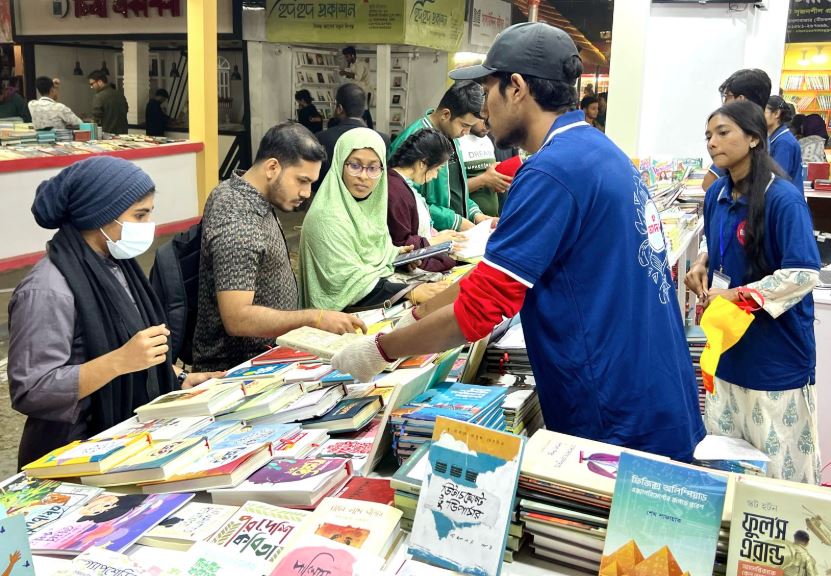 অমর একুশে বইমেলায় আজকের নতুন বই ৩২টি